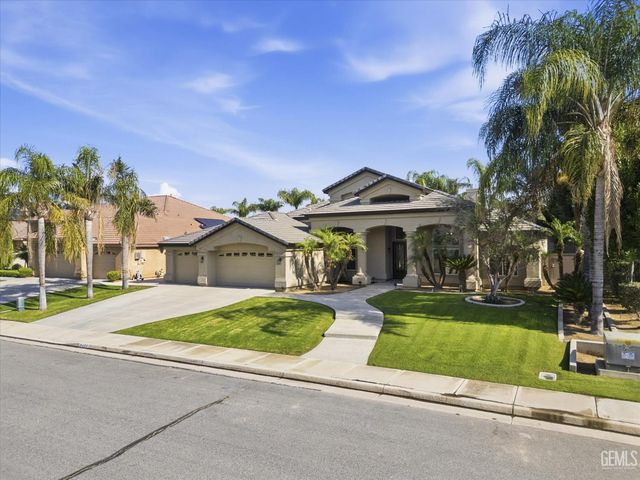 8400 Sterling Grove Lane, Bakersfield, CA 93312
