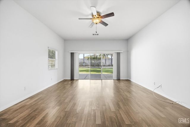 8400 Sterling Grove Lane, Bakersfield, CA 93312