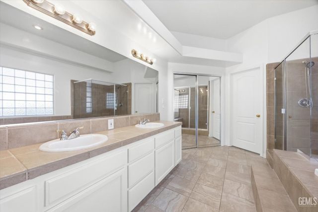 8400 Sterling Grove Lane, Bakersfield, CA 93312