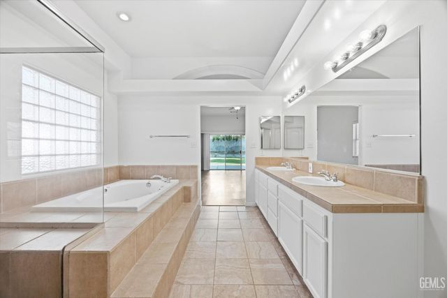 8400 Sterling Grove Lane, Bakersfield, CA 93312
