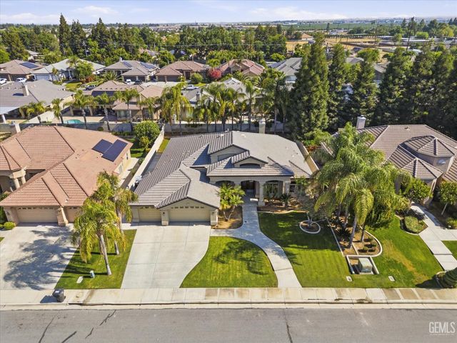 8400 Sterling Grove Lane, Bakersfield, CA 93312