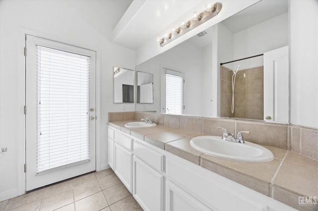 8400 Sterling Grove Lane, Bakersfield, CA 93312