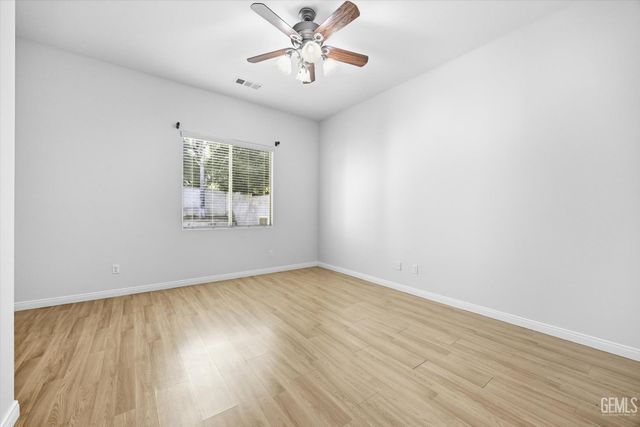 8400 Sterling Grove Lane, Bakersfield, CA 93312