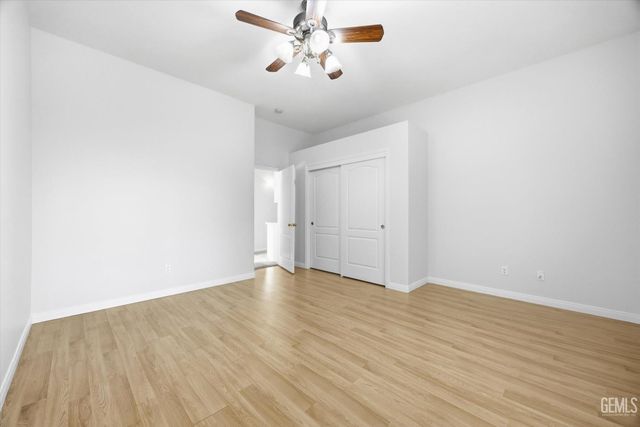 8400 Sterling Grove Lane, Bakersfield, CA 93312