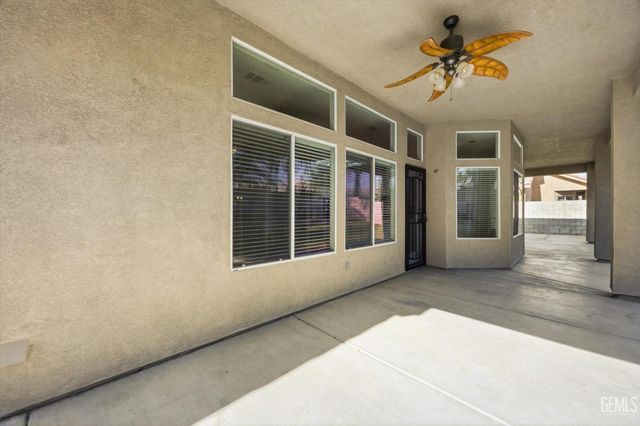 8400 Sterling Grove Lane, Bakersfield, CA 93312