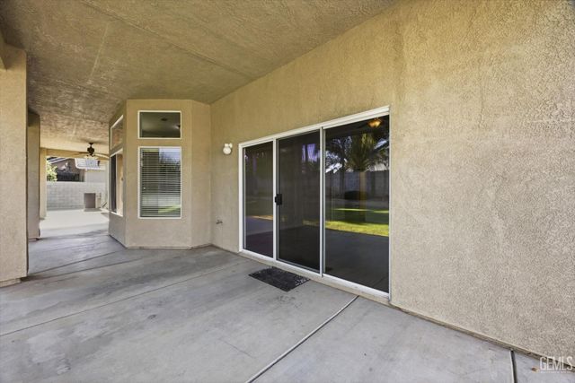 8400 Sterling Grove Lane, Bakersfield, CA 93312