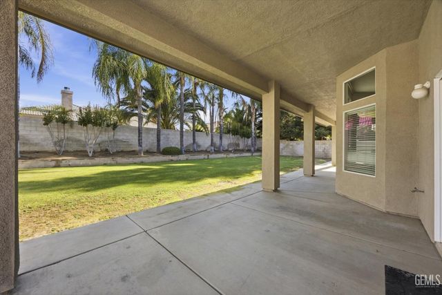 8400 Sterling Grove Lane, Bakersfield, CA 93312