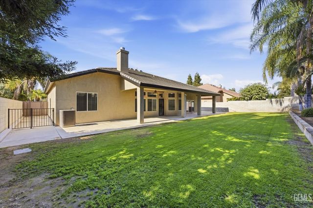 8400 Sterling Grove Lane, Bakersfield, CA 93312