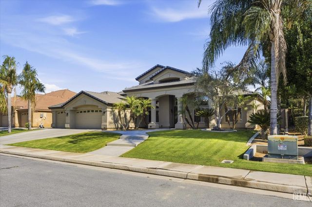 8400 Sterling Grove Lane, Bakersfield, CA 93312