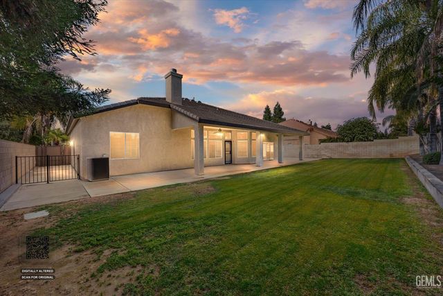 8400 Sterling Grove Lane, Bakersfield, CA 93312