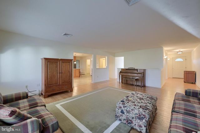 160 SUSAN DR, Dallastown, PA 17313