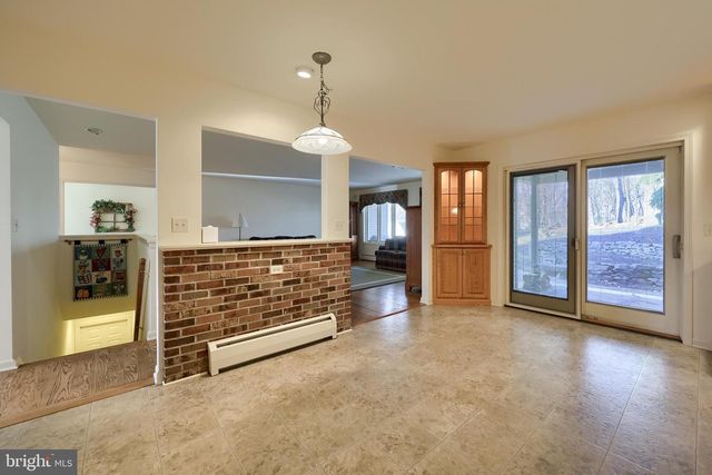 160 SUSAN DR, Dallastown, PA 17313