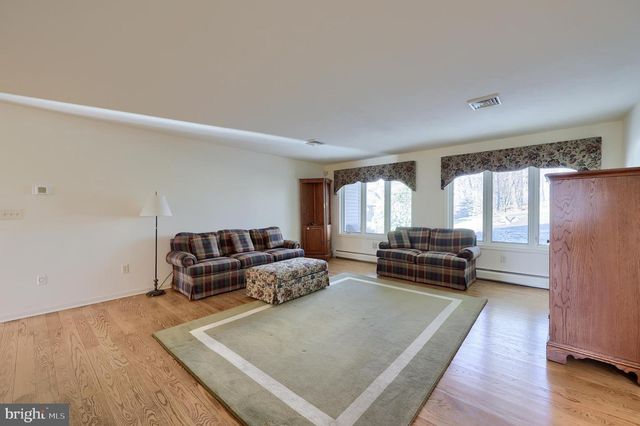 160 SUSAN DR, Dallastown, PA 17313