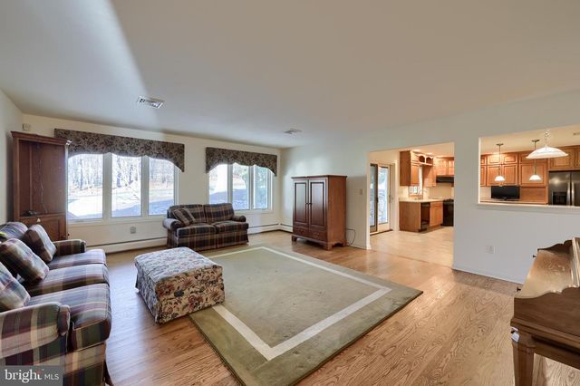 160 SUSAN DR, Dallastown, PA 17313