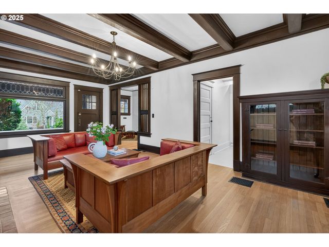 1836 Se LOCUST Ave, Portland, OR 97214