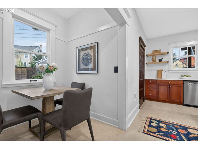 1836 Se LOCUST Ave, Portland, OR 97214