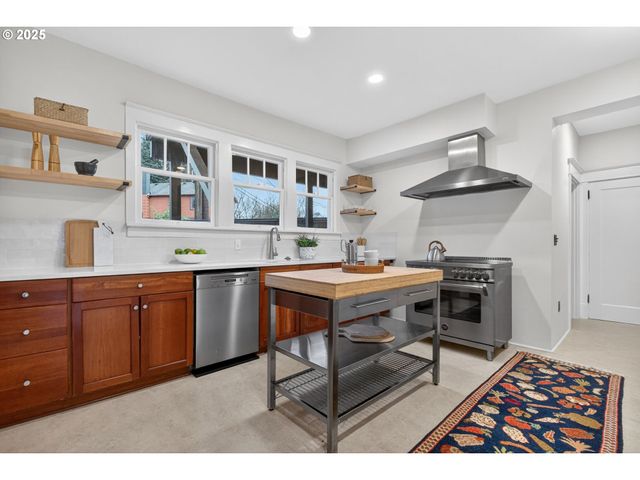 1836 Se LOCUST Ave, Portland, OR 97214