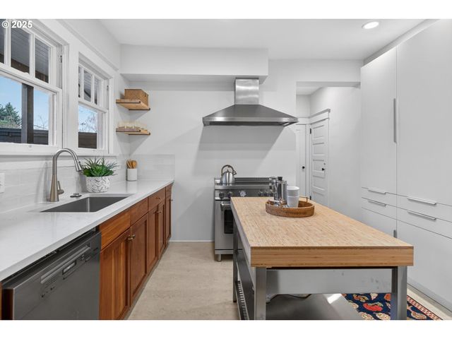 1836 Se LOCUST Ave, Portland, OR 97214