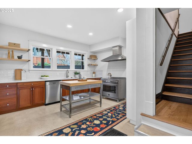 1836 Se LOCUST Ave, Portland, OR 97214