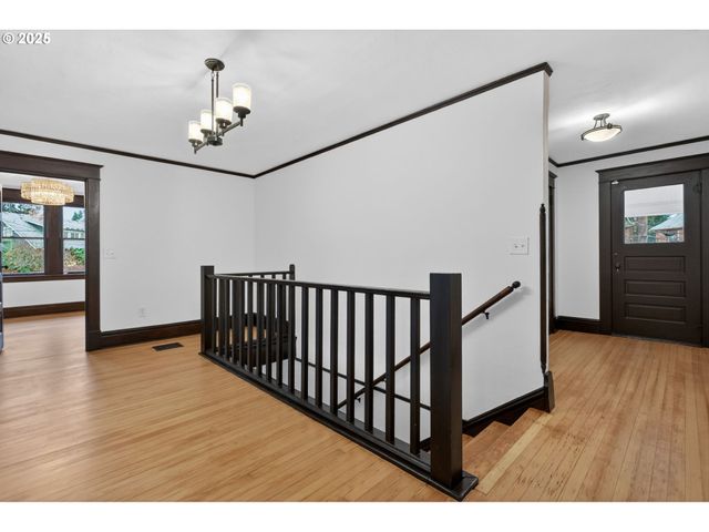 1836 Se LOCUST Ave, Portland, OR 97214