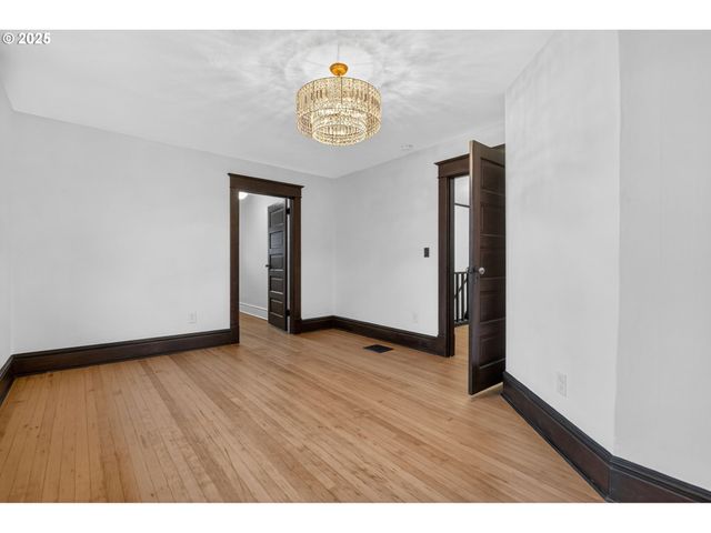 1836 Se LOCUST Ave, Portland, OR 97214