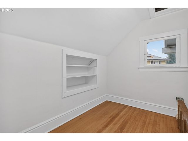 1836 Se LOCUST Ave, Portland, OR 97214