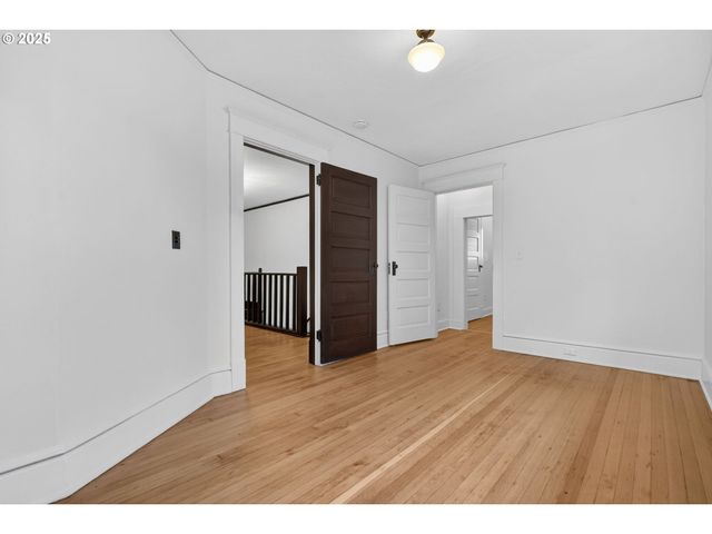 1836 Se LOCUST Ave, Portland, OR 97214