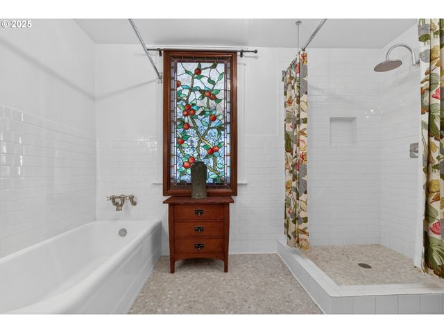 1836 Se LOCUST Ave, Portland, OR 97214