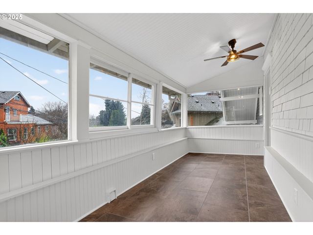 1836 Se LOCUST Ave, Portland, OR 97214