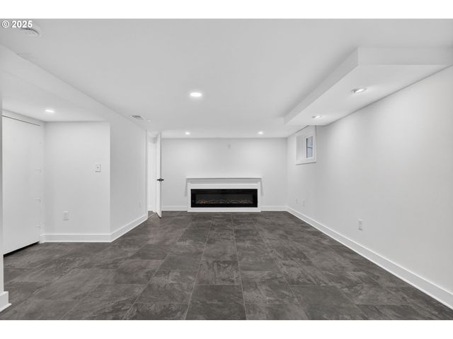 1836 Se LOCUST Ave, Portland, OR 97214