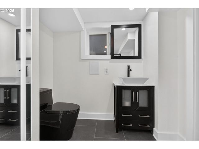 1836 Se LOCUST Ave, Portland, OR 97214