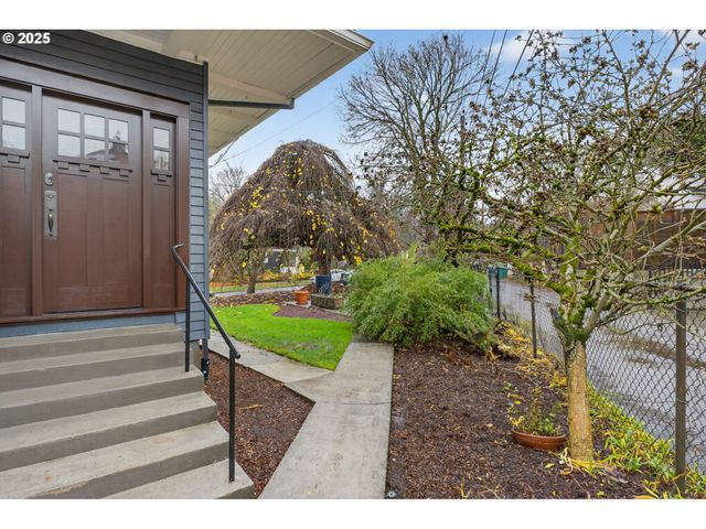 1836 Se LOCUST Ave, Portland, OR 97214