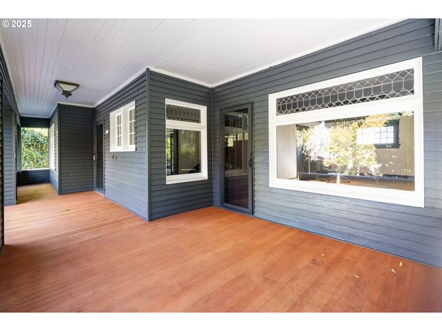 1836 Se LOCUST Ave, Portland, OR 97214