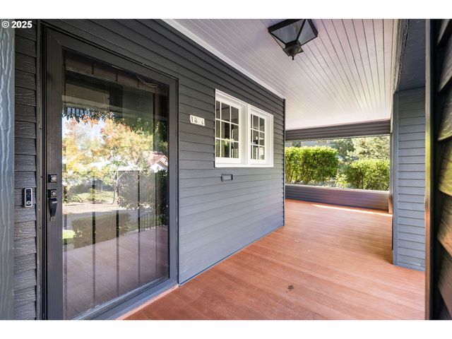 1836 Se LOCUST Ave, Portland, OR 97214