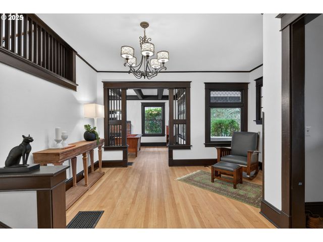 1836 Se LOCUST Ave, Portland, OR 97214