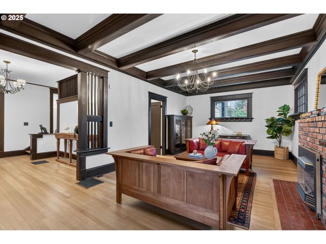 1836 Se LOCUST Ave, Portland, OR 97214