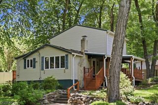 9 Juniper Trl, Kinnelon Boro, NJ 07405