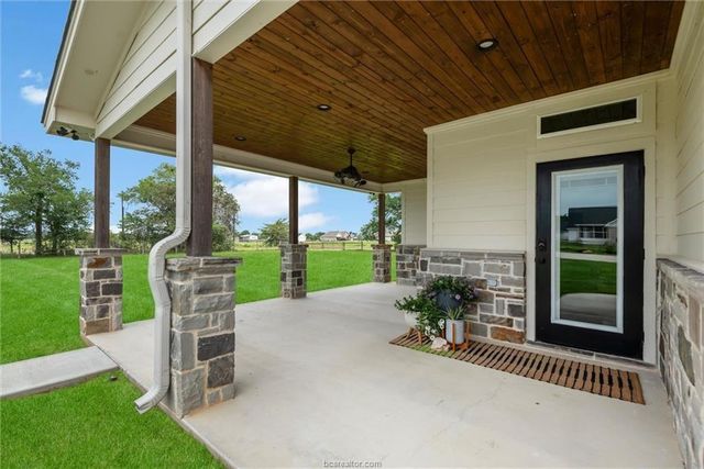 914 Axis Lane, Franklin, TX 77856