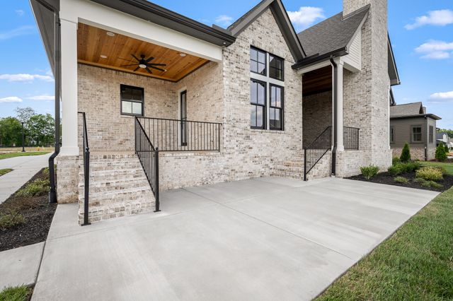 1918 Gene Dixon Dr, Murfreesboro, TN 37129