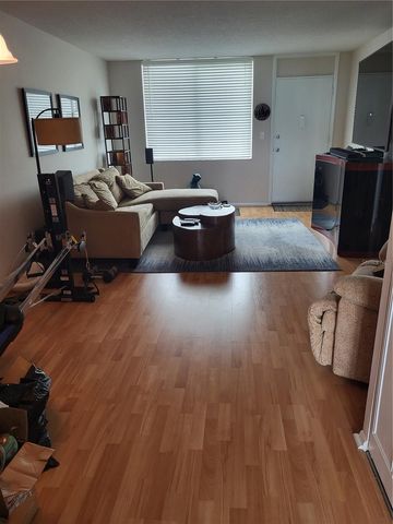 4895 BAY STREET NE 212, St Petersburg, FL 33703