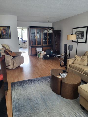 4895 BAY STREET NE 212, St Petersburg, FL 33703