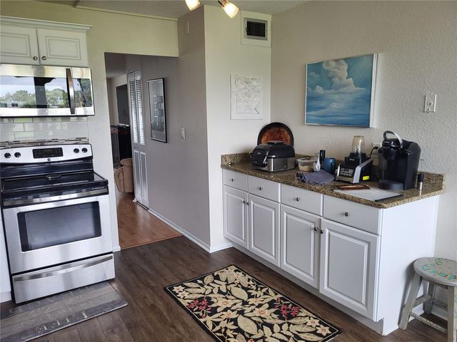 4895 BAY STREET NE 212, St Petersburg, FL 33703