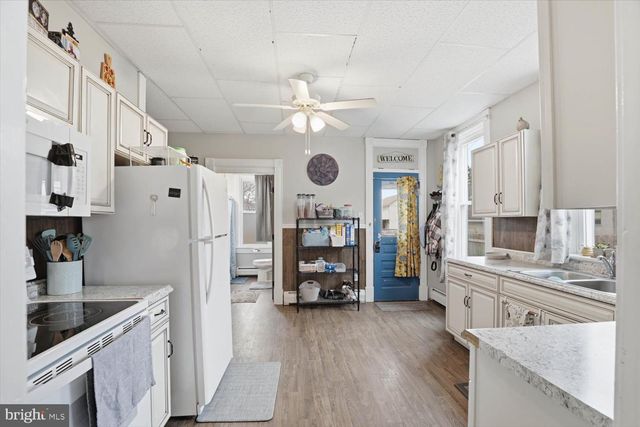 133 W HIGH ST, Manheim, PA 17545