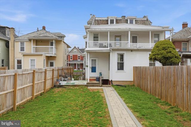 133 W HIGH ST, Manheim, PA 17545