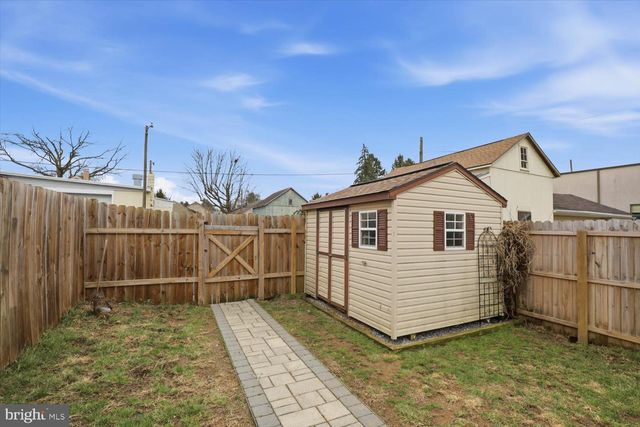 133 W HIGH ST, Manheim, PA 17545