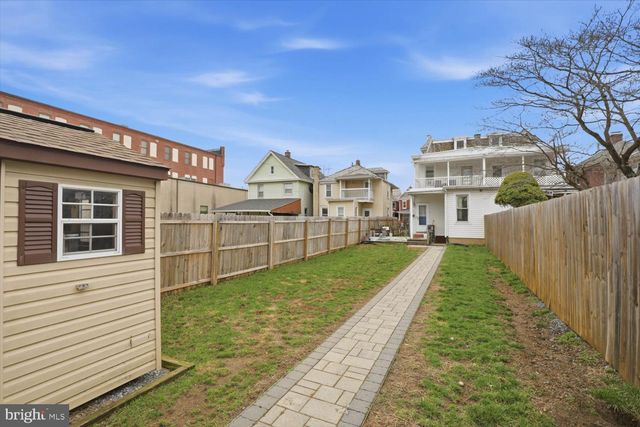 133 W HIGH ST, Manheim, PA 17545