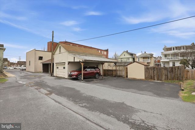 133 W HIGH ST, Manheim, PA 17545