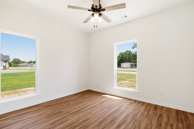 705 Daniel Street, Blossom, TX 75416