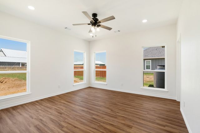 705 Daniel Street, Blossom, TX 75416