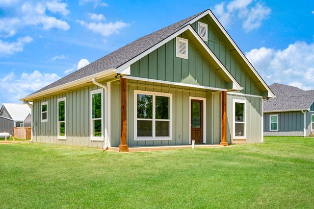 705 Daniel Street, Blossom, TX 75416